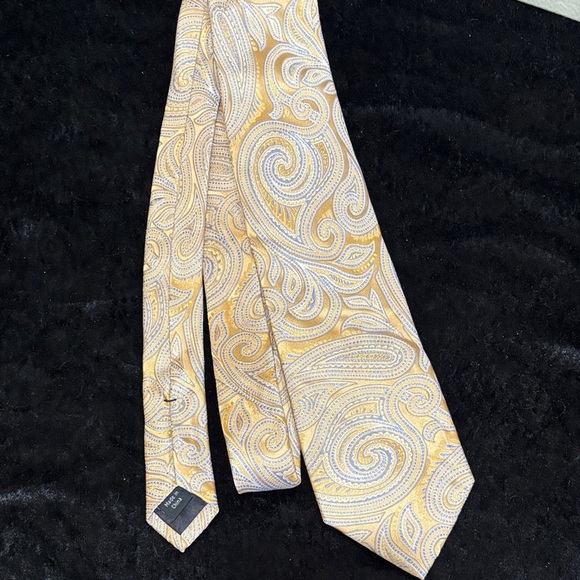 Michael Kors Other - Michael Kors Gold and White Paisley Tie